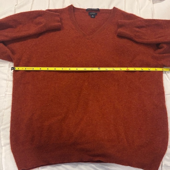 J. Crew Men's V-Neck Italian Cashmere mid-weight Sweater in Rich Rust - Picture 4 of 5